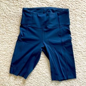Lululemon biker shorts with pockets size 6 navy blue